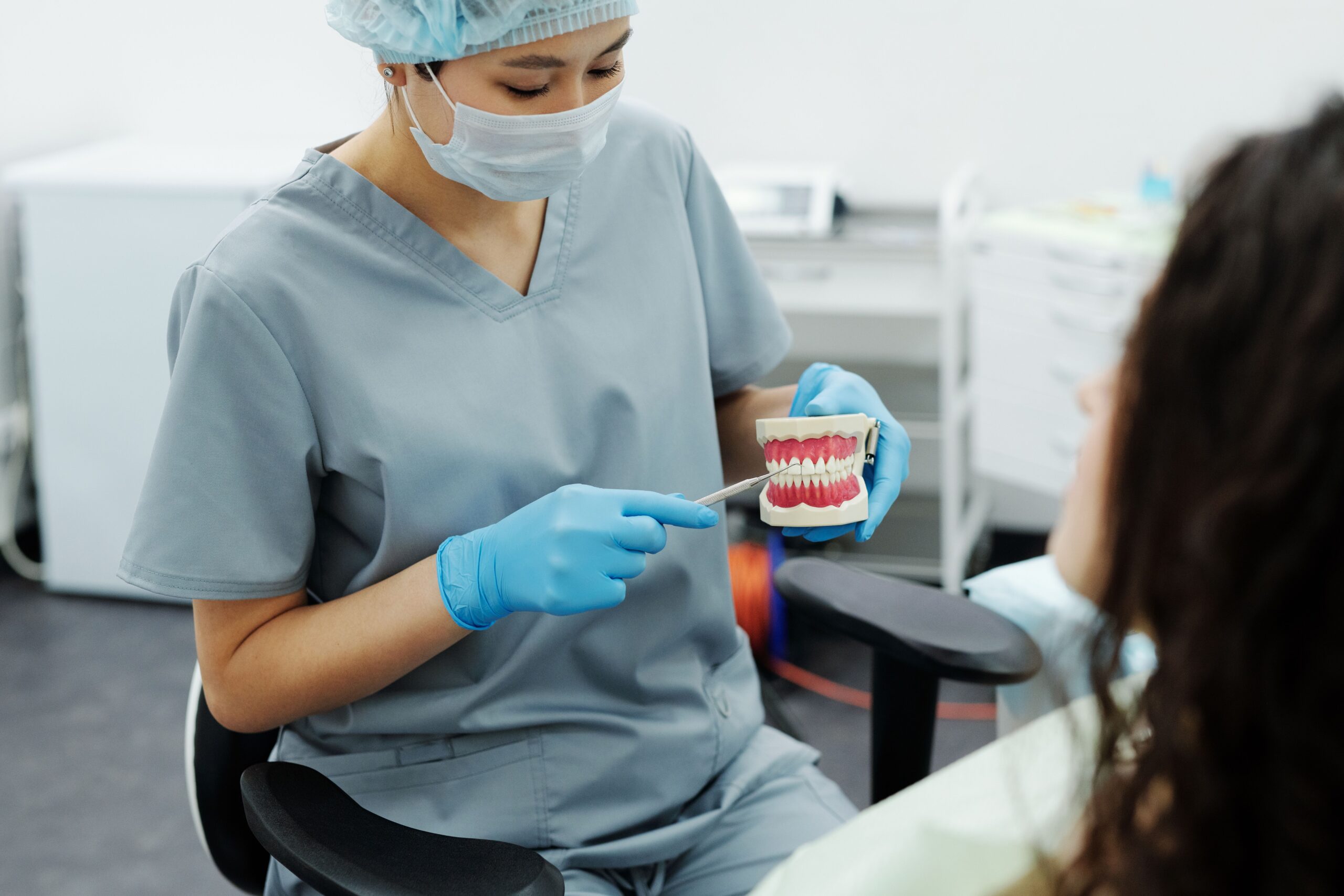 Secretele unui zâmbet luminos explicate de specialiștii Upgrade Dental